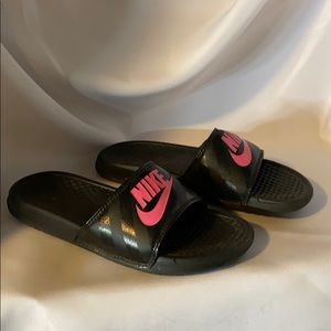 Women’s Nike Slides Size 7